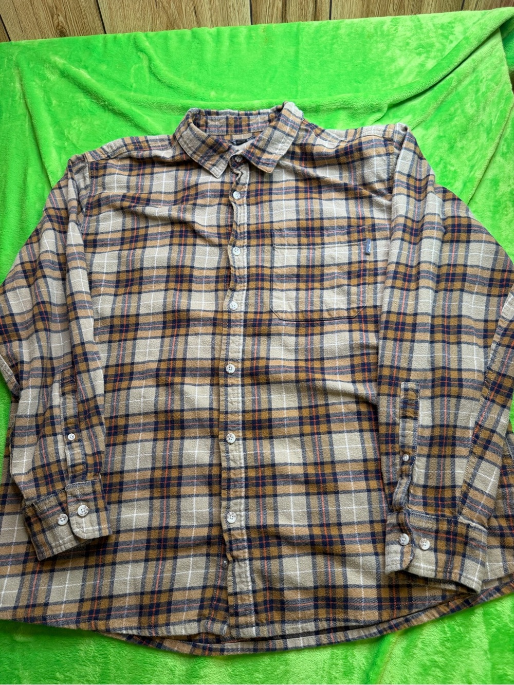 Eddie Bauer Flannel Plaid Shirt Sz XXL Tan Navy Button Down